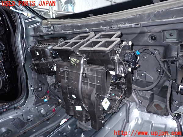 2UPJ-23406081]ベンツ B200 d W247(247012)エバポレーター1 中古_m0003.jpg