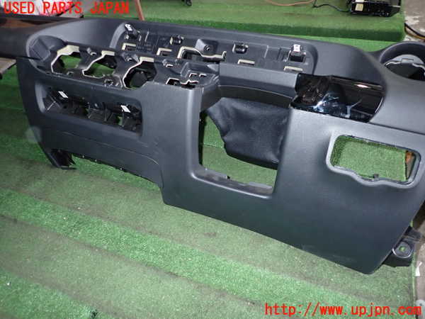 2UPJ-23407505]ベンツ B200 d W247(247012)ダッシュボード 中古_m0002.jpg
