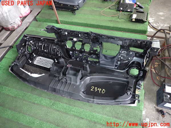 2UPJ-23407505]ベンツ B200 d W247(247012)ダッシュボード 中古_m0004.jpg