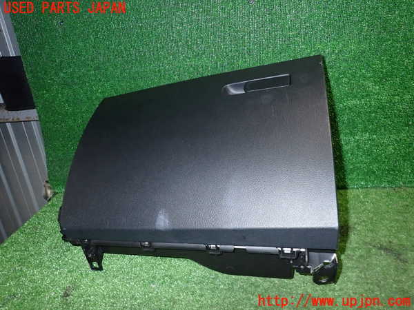 2UPJ-23407516]ベンツ B200 d W247(247012)グローブボックス1 中古_m0001.jpg