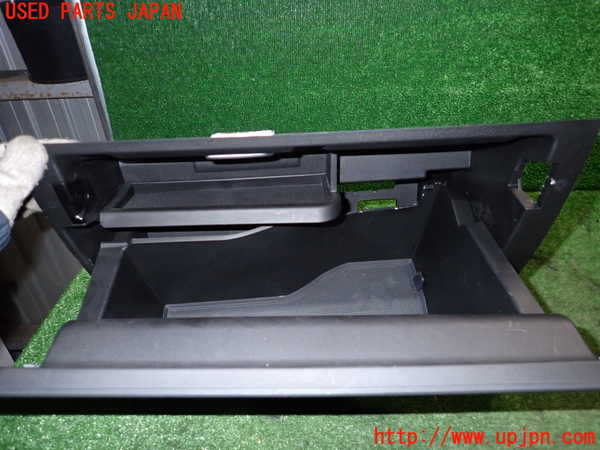 2UPJ-23407516]ベンツ B200 d W247(247012)グローブボックス1 中古_m0002.jpg