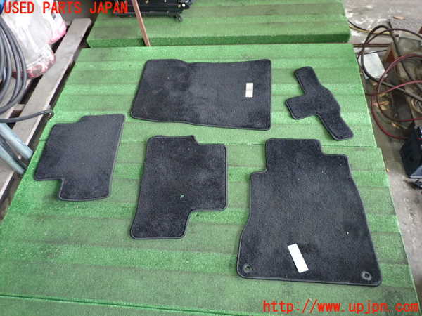 2UPJ-23407800]ベンツ B200 d W247(247012)フロアマット 中古_m0001.jpg