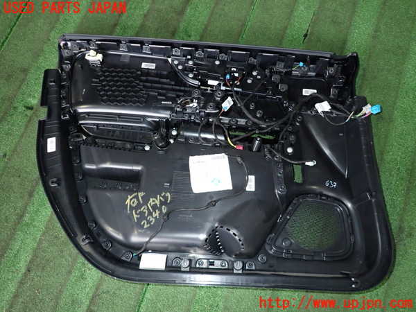 2UPJ-23401234]ベンツ B200 d W247(247012)右前ドア内張り 中古_m0003.jpg