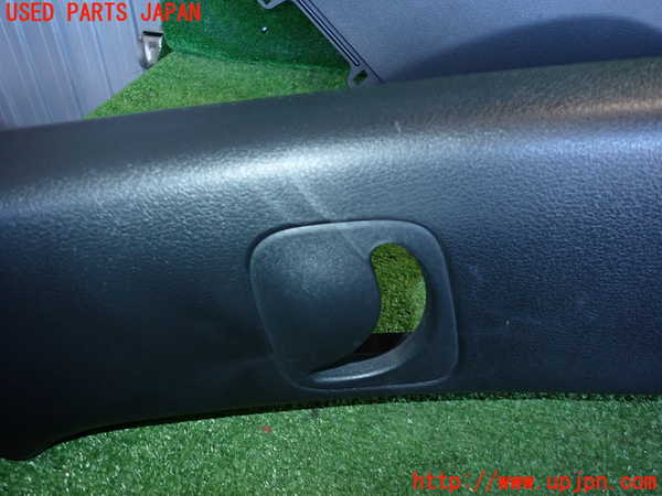 2UPJ-23407665]ベンツ B200 d W247(247012)右センターピラートリム 中古_m0002.jpg