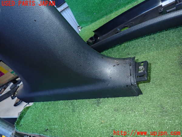 2UPJ-23407665]ベンツ B200 d W247(247012)右センターピラートリム 中古_m0003.jpg