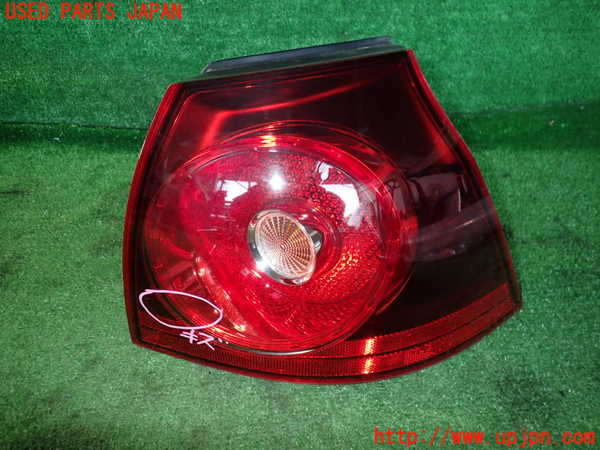 2UPJ-23411530]VW ゴルフ R32(1KBUBF)右テールランプ 中古_m0001.jpg