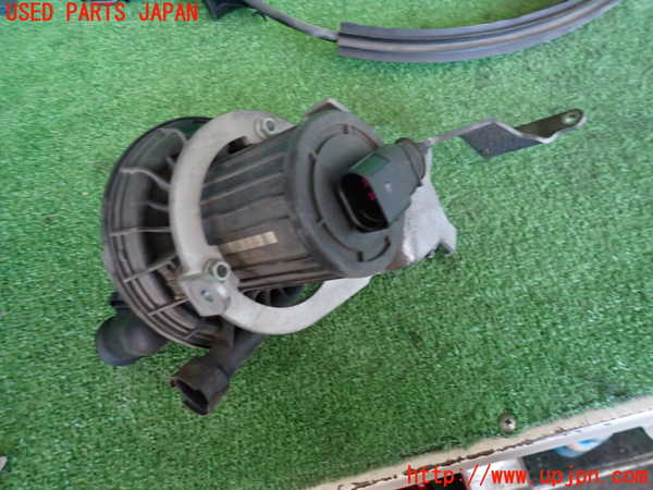 2UPJ-23412590]VW ゴルフ R32(1KBUBF)エアポンプ 中古_m0002.jpg