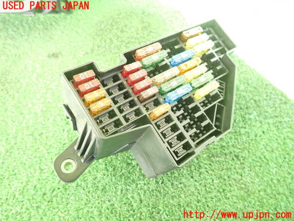 2UPJ-23416741]VW ゴルフ R32(1KBUBF)ヒューズボックス1 中古_m0001.jpg