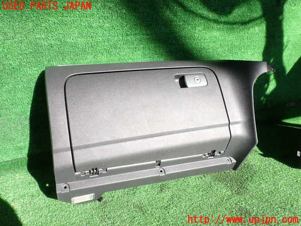 2UPJ-23417516]VW ゴルフ R32(1KBUBF)グローブボックス1 中古_m0001.jpg