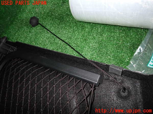 2UPJ-23417761]VW ゴルフ R32(1KBUBF)トノカバー1 中古_m0004.jpg