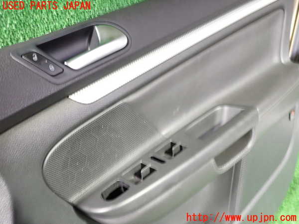 2UPJ-23411234]VW ゴルフ R32(1KBUBF)右前ドア内張り 中古_m0002.jpg