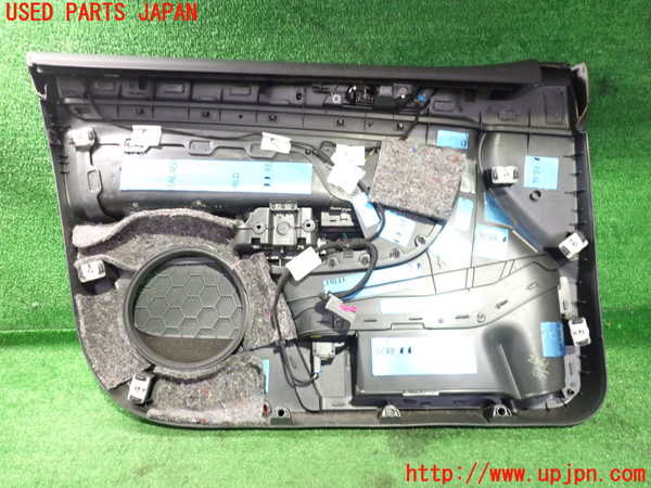 2UPJ-23411234]VW ゴルフ R32(1KBUBF)右前ドア内張り 中古_m0004.jpg