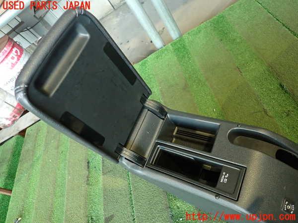 2UPJ-23427540]VW シロッコ(13CAV)センターコンソール 中古_m0002.jpg