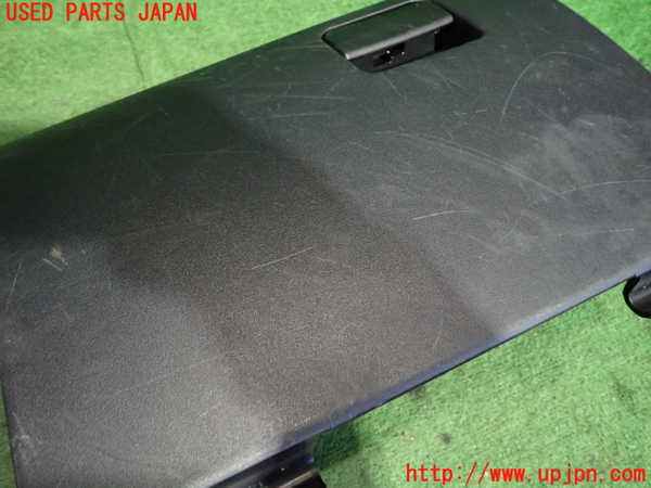 5UPJ-23447516]ランエボ10(CZ4A)グローブボックス1 中古_m0005.jpg