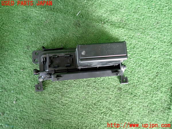 5UPJ-23447841]ランエボ10(CZ4A)小物入れ1 中古_m0004.jpg
