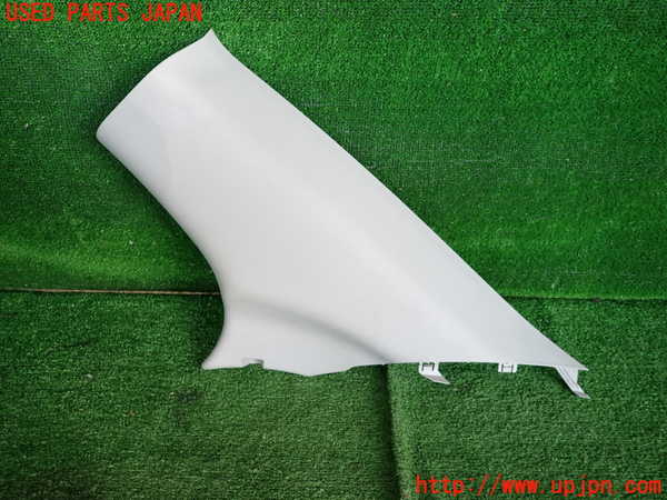 5UPJ-23447675]ランエボ10(CZ4A)右リアピラートリム 中古_m0001.jpg