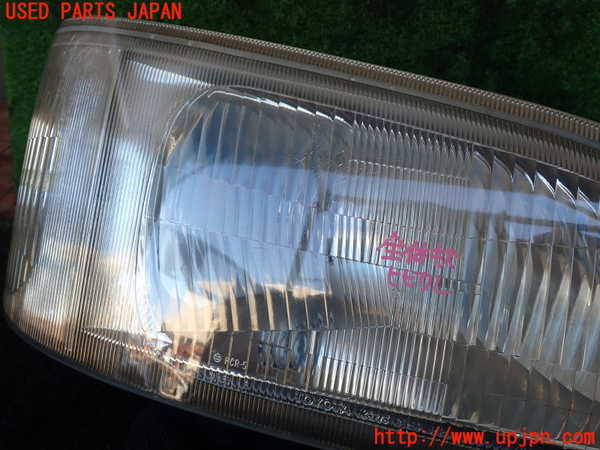 1UPJ-23461130]ハイエースワゴン100系(KZH106W)右ヘッドライト ハロゲン 中古_m0002.jpg