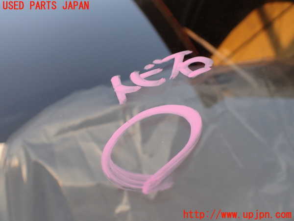 5UPJ-23461195]ハイエースワゴン100系(KZH106W)フロントガラス M395 中古_m0002.jpg