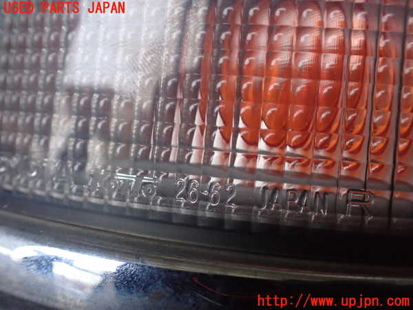 5UPJ-23461530]ハイエースワゴン100系(KZH106W)右テールランプ 中古_m0003.jpg