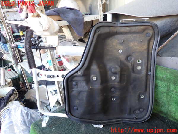 5UPJ-23462160]ハイエースワゴン100系(KZH106W)エンジンアッパーカバー 中古_m0002.jpg