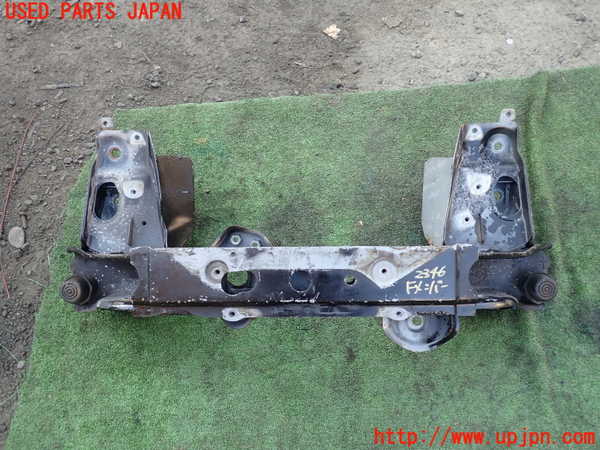 5UPJ-23465285]ハイエースワゴン100系(KZH106W)フロントメンバー 中古_m0001.jpg