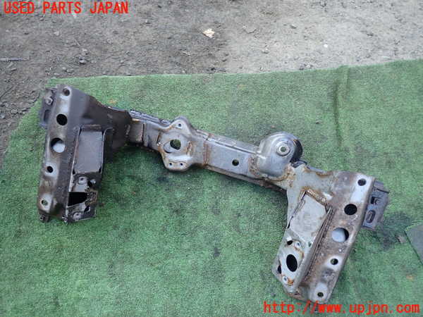 5UPJ-23465285]ハイエースワゴン100系(KZH106W)フロントメンバー 中古_m0002.jpg