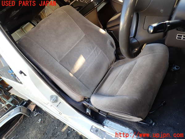 5UPJ-23467035]ハイエースワゴン100系(KZH106W)運転席シート 中古_m0001.jpg