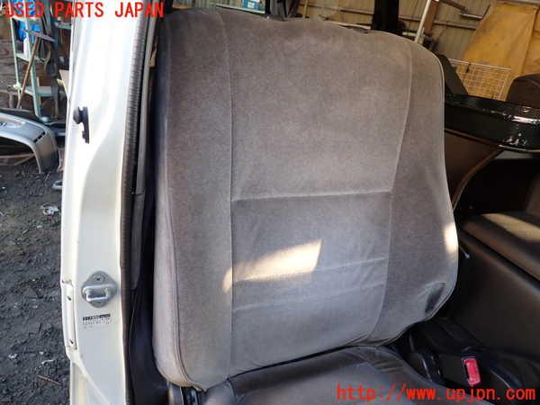 5UPJ-23467035]ハイエースワゴン100系(KZH106W)運転席シート 中古_m0002.jpg
