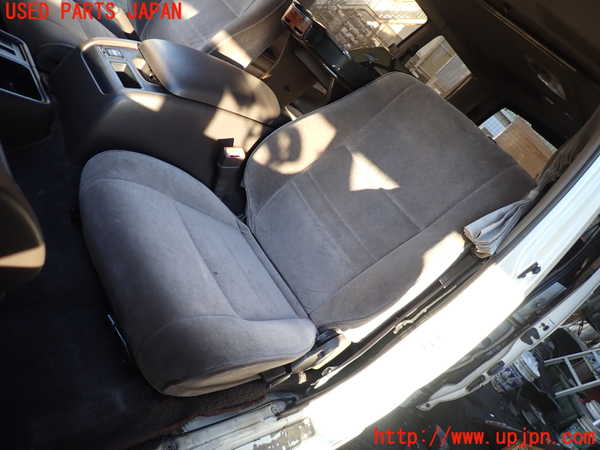 5UPJ-23467065]ハイエースワゴン100系(KZH106W)助手席シート 中古_m0001.jpg