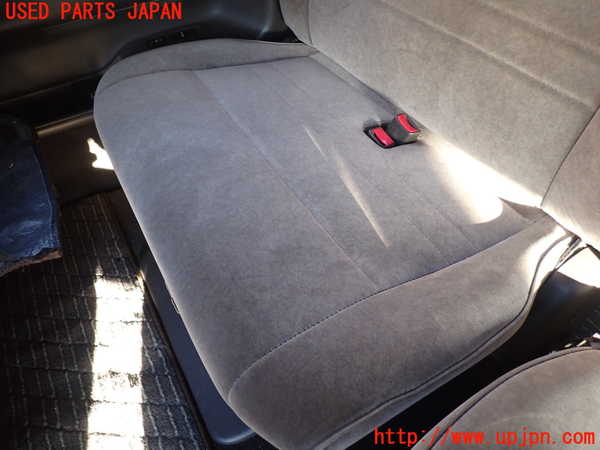 1UPJ-23467145]ハイエースワゴン100系(KZH106W)右2列目シート 中古_m0003.jpg