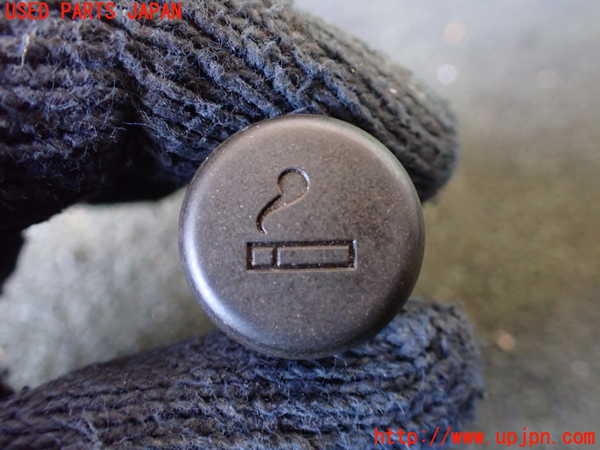 5UPJ-23467815]ハイエースワゴン100系(KZH106W)シガライター 中古_m0002.jpg