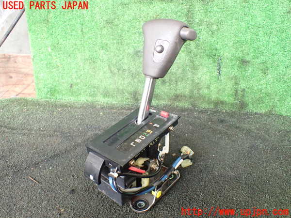 5UPJ-23467555]ハイエースワゴン100系(KZH106W)ATシフトレバー 中古_m0001.jpg