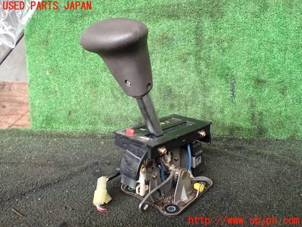 5UPJ-23467555]ハイエースワゴン100系(KZH106W)ATシフトレバー 中古_m0002.jpg