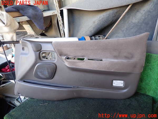 5UPJ-23461234]ハイエースワゴン100系(KZH106W)右前ドア内張り 中古_m0001.jpg