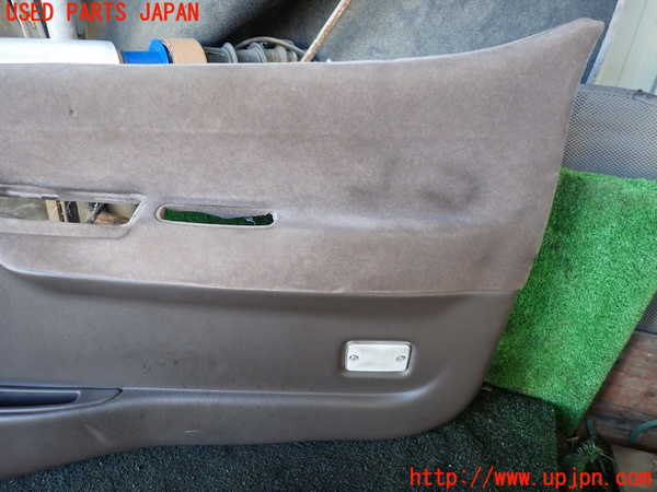 5UPJ-23461234]ハイエースワゴン100系(KZH106W)右前ドア内張り 中古_m0003.jpg