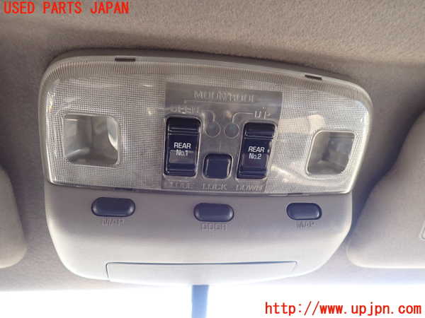1UPJ-23466411]ハイエースワゴン100系(KZH106W)ルームランプ1 (１列目) 中古_m0001.jpg