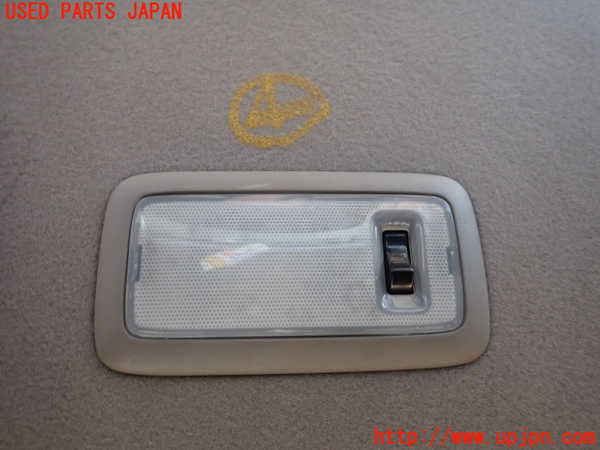 5UPJ-23466414]ハイエースワゴン100系(KZH106W)ルームランプ4 (ラゲッジ) 中古_m0001.jpg