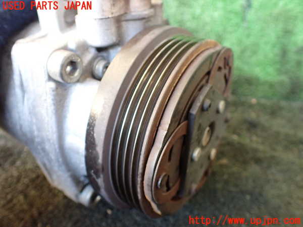 5UPJ-23476025]ジムニー(JB23W)エアコンコンプレッサー 中古_m0003.jpg