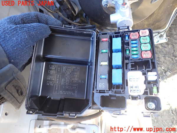 5UPJ-23476741]ジムニー(JB23W)ヒューズボックス1 中古_m0002.jpg