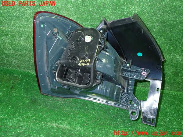 5UPJ-23491530]BMW 118i(1R15 F20)右テールランプ 中古_m0004.jpg