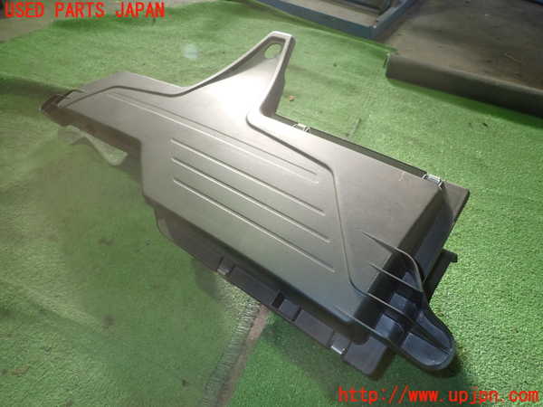 5UPJ-23492560]BMW 118i(1R15 F20)エアクリーナーボックス 中古_m0001.jpg