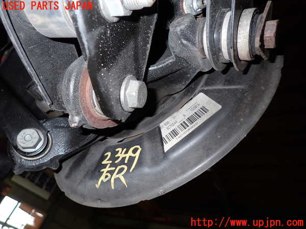 5UPJ-23494300]BMW 118i(1R15 F20)右リアナックルハブ 中古_m0002.jpg