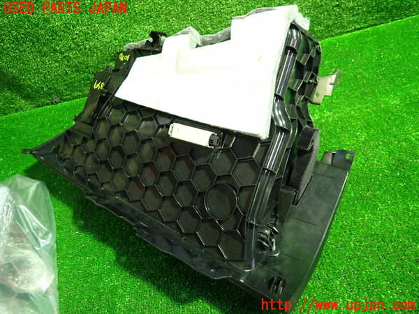 5UPJ-23497516]BMW 118i(1R15 F20)グローブボックス1 中古_m0003.jpg