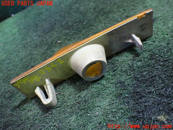 5UPJ-23501160]スープラ(JZA70)右ウィンカーレンズ 中古_m0002.jpg