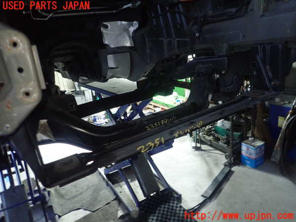 1UPJ-23515296]クライスラー・300(LX36)メンバー1 中古_m0002.jpg
