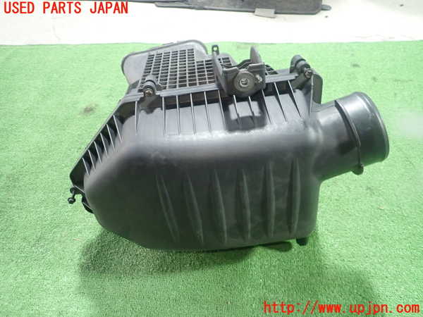 1UPJ-23512560]クライスラー・300(LX36)エアクリーナーボックス 中古_m0001.jpg
