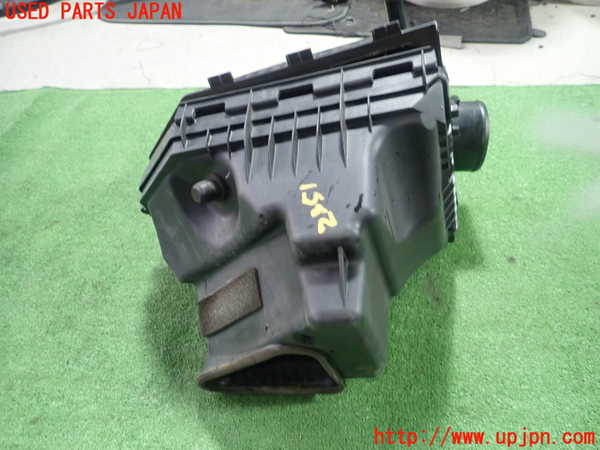 1UPJ-23512560]クライスラー・300(LX36)エアクリーナーボックス 中古_m0002.jpg