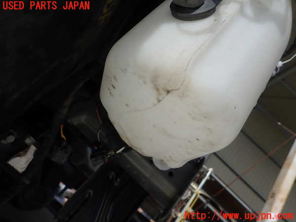 1UPJ-23516791]クライスラー・300(LX36)ウォッシャータンク1 中古_m0003.jpg