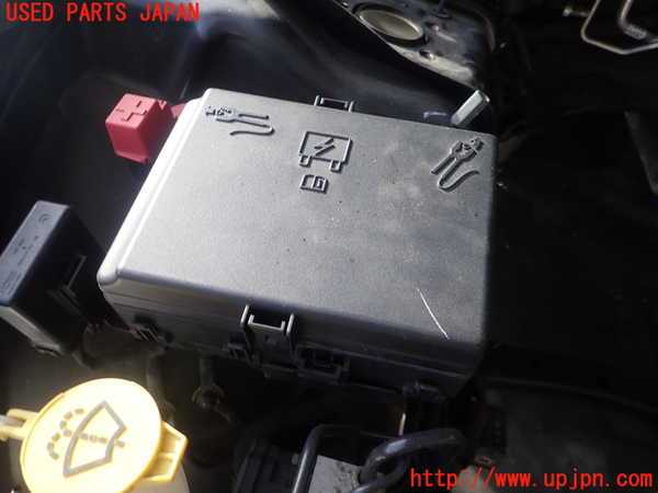 1UPJ-23516741]クライスラー・300(LX36)ヒューズボックス1 中古_m0001.jpg