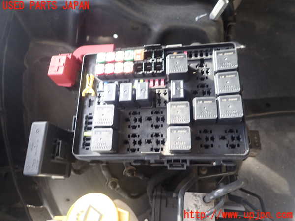 1UPJ-23516741]クライスラー・300(LX36)ヒューズボックス1 中古_m0002.jpg